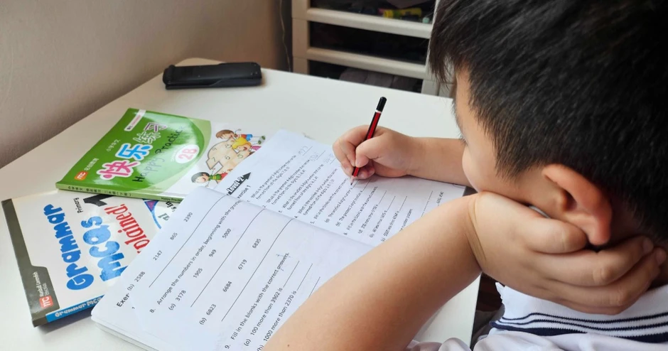 Cơn sốt học thêm và 'cái giá' ẩn sau thành tích học tập Cơn sốt học thêm và 'cái giá' ẩn sau thành tích học tập