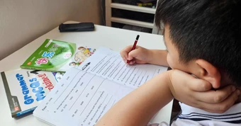Cơn sốt học thêm và 'cái giá' ẩn sau thành tích học tập