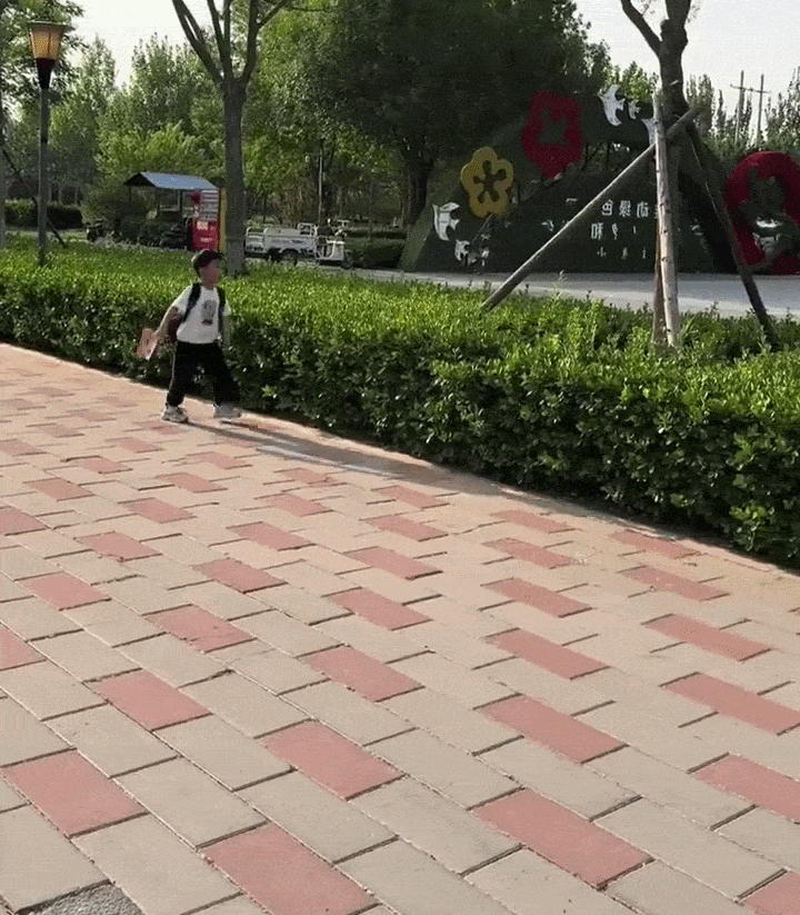 Con trai tiểu học 1 tháng "làm mất" cặp sách 9 lần, mẹ giả vờ tan làm sớm rồi lặng lẽ bám theo và cái kết dở khóc dở cười Con trai tiểu học 1 tháng "làm mất" cặp sách 9 lần, mẹ giả vờ tan làm sớm rồi lặng lẽ bám theo và cái kết dở khóc dở cười