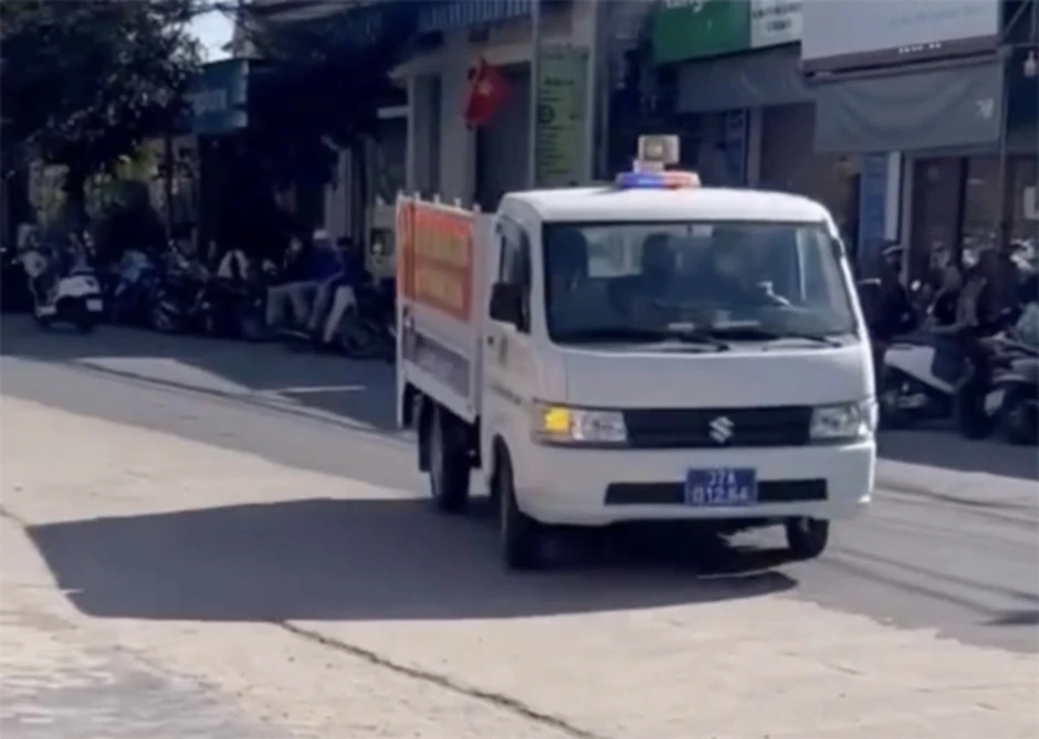 Công an đến nhà đưa thí sinh ngủ quên đi thi lớp 10 Công an đến nhà đưa thí sinh ngủ quên đi thi lớp 10