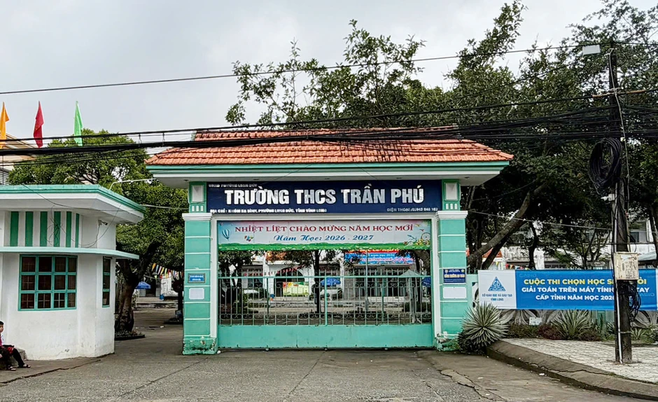 Công an xác minh vụ học sinh lớp 8 bị nhóm bạn đánh trước cổng trường