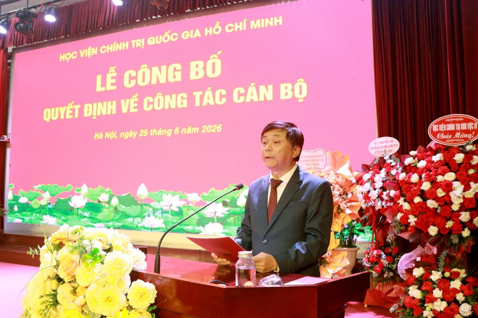 Công bố quyết định bổ nhiệm lại Giám đốc Học viện Báo chí và Tuyên truyền Công bố quyết định bổ nhiệm lại Giám đốc Học viện Báo chí và Tuyên truyền