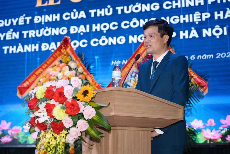 Công bố quyết định chuyển Trường đại học Công nghiệp Hà Nội thành Đại học Công nghiệp Hà Nội Công bố quyết định chuyển Trường đại học Công nghiệp Hà Nội thành Đại học Công nghiệp Hà Nội