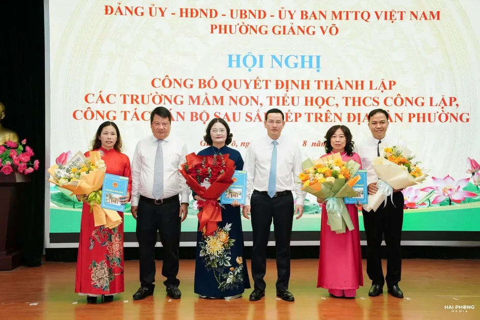 Công bố quyết định thành lập mới trường THCS Giảng Võ, Hà Nội Công bố quyết định thành lập mới trường THCS Giảng Võ, Hà Nội