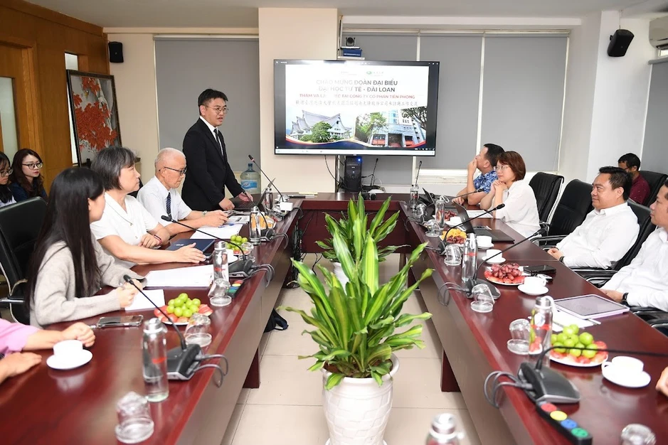 Công ty CP Tiền Phong làm việc với Đại học Từ Tế (Đài Loan, Trung Quốc)