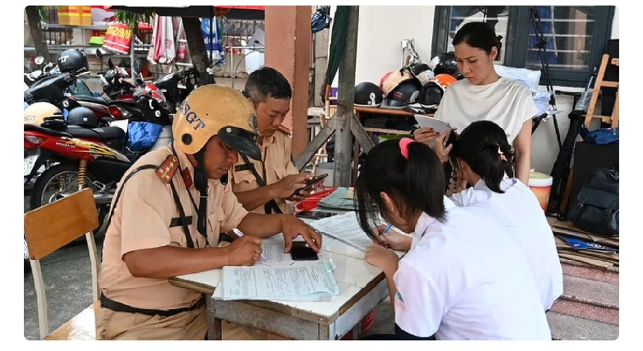 CSGT TPHCM công bố danh sách học sinh vi phạm giao thông tại 357 trường học CSGT TPHCM công bố danh sách học sinh vi phạm giao thông tại 357 trường học