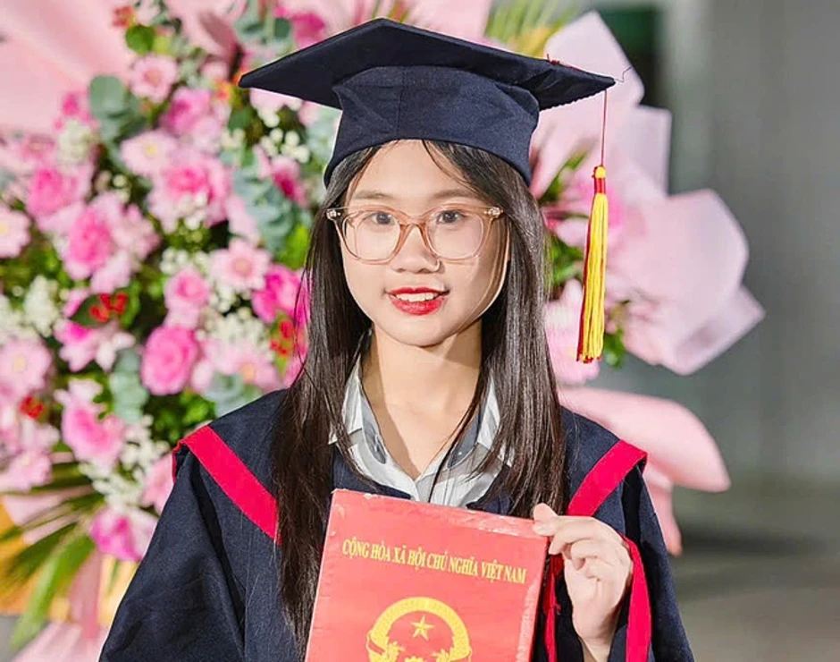 Cú 'hat-trick' chuyên Anh của nữ sinh đạt 8.5 IELTS Cú 'hat-trick' chuyên Anh của nữ sinh đạt 8.5 IELTS