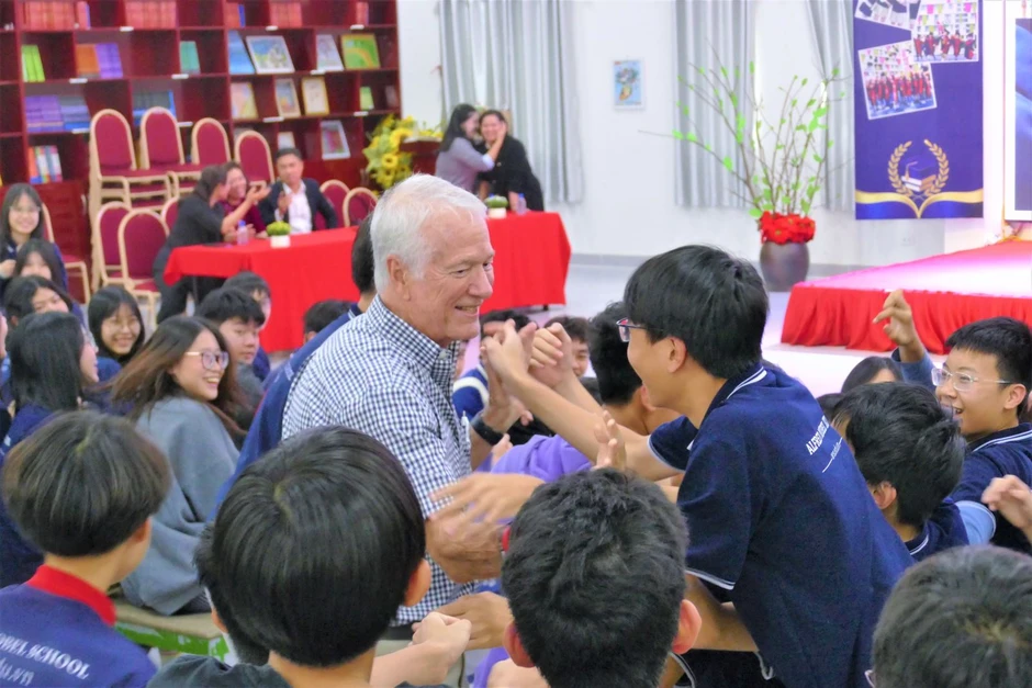 Cùng học sinh tìm hiểu kỹ năng sống thành công trong thời đại AI Cùng học sinh tìm hiểu kỹ năng sống thành công trong thời đại AI