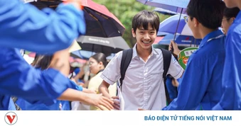 Cuộc đua vào trường chuyên Hà Nội: 334 thí sinh bất ngờ bỏ thi phút chót