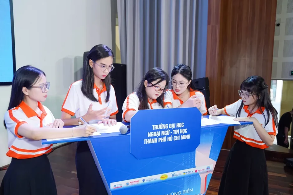 Cuộc thi Hùng biện Khối thi đua 17: Trường HUFLIT tạo "sân chơi" học thuật bổ ích cho sinh viên Cuộc thi Hùng biện Khối thi đua 17: Trường HUFLIT tạo "sân chơi" học thuật bổ ích cho sinh viên