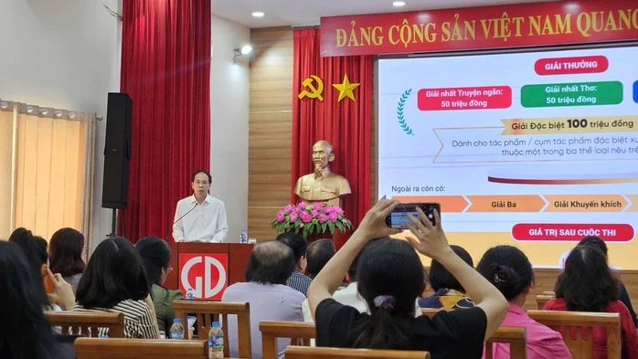 Cuộc thi viết "Trang sách và Mái trường": Giải đặc biệt lên đến 100 triệu đồng Cuộc thi viết "Trang sách và Mái trường": Giải đặc biệt lên đến 100 triệu đồng
