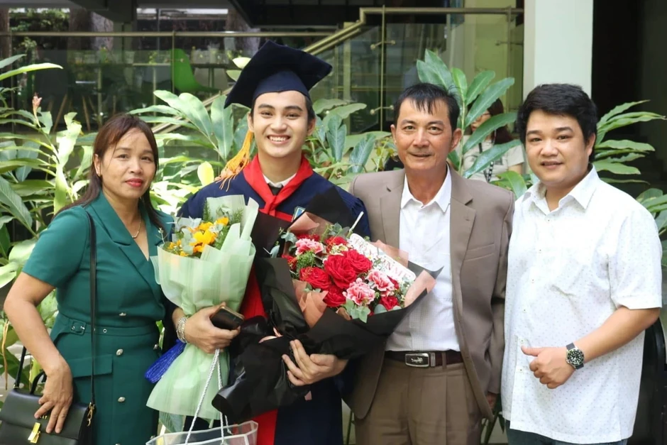 Cựu thủ khoa Kiến trúc từng suýt cạch mặt gia đình vì theo đuổi hội họa Cựu thủ khoa Kiến trúc từng suýt cạch mặt gia đình vì theo đuổi hội họa