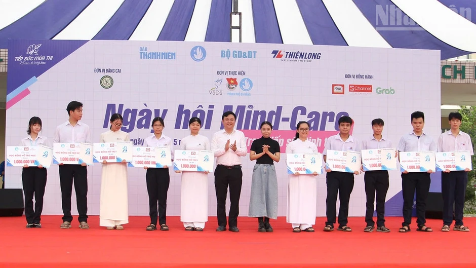 Đà Nẵng: Tiếp sức tinh thần cho 1.500 học sinh trung học phổ thông Đà Nẵng: Tiếp sức tinh thần cho 1.500 học sinh trung học phổ thông
