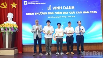 Đà Nẵng vinh danh, khen thưởng 170 sinh viên đoạt giải cao năm 2025 trong nghiên cứu khoa học