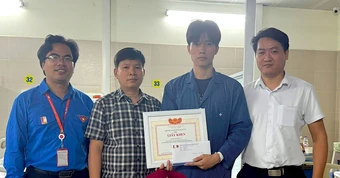 Đại học Bách khoa Hà Nội tặng giấy khen cho nam sinh lao vào đám cháy cứu người