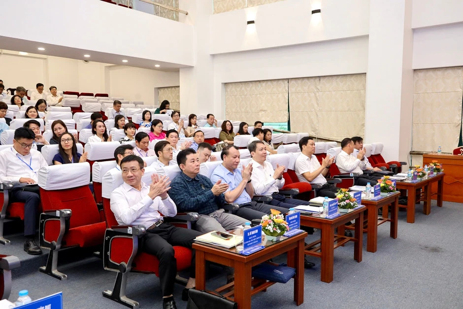Đại học cần chuyển mạnh từ "nghiên cứu để công bố" sang tạo sản phẩm phục vụ phát triển đất nước Đại học cần chuyển mạnh từ "nghiên cứu để công bố" sang tạo sản phẩm phục vụ phát triển đất nước