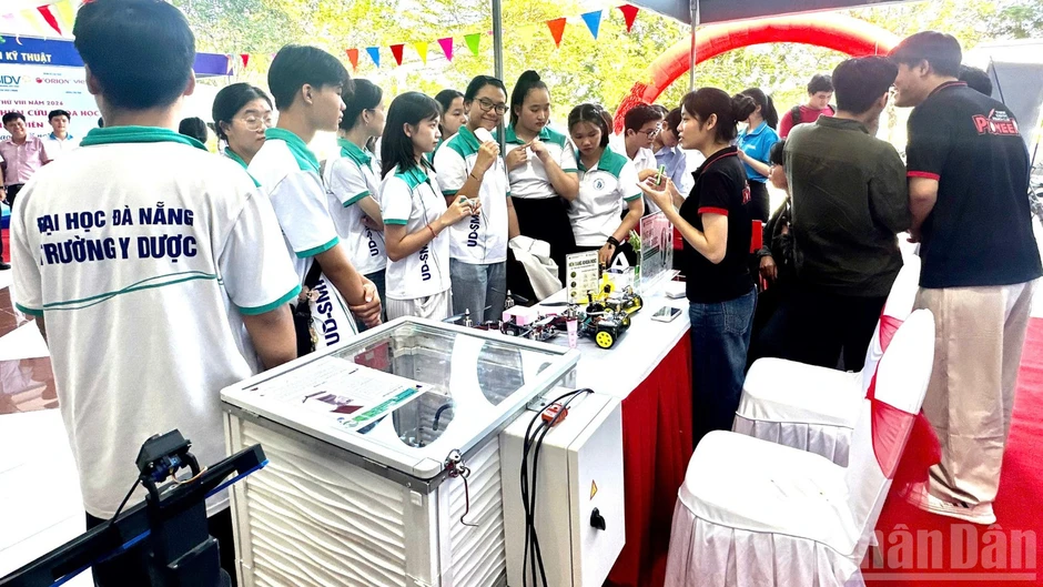Đại học Đà Nẵng trao Giải thưởng sinh viên nghiên cứu khoa học năm 2026 Đại học Đà Nẵng trao Giải thưởng sinh viên nghiên cứu khoa học năm 2026