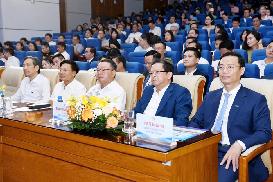 Đại học Kinh tế quốc dân thông báo Quyết định bổ nhiệm Ban Giám đốc nhiệm kỳ 2026-2031 Đại học Kinh tế quốc dân thông báo Quyết định bổ nhiệm Ban Giám đốc nhiệm kỳ 2026-2031