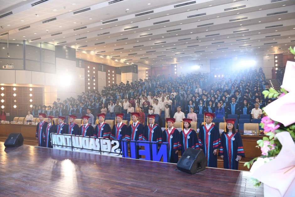 Đại học Kinh tế quốc dân trao bằng tốt nghiệp cho hơn 2.000 tân cử nhân Đại học Kinh tế quốc dân trao bằng tốt nghiệp cho hơn 2.000 tân cử nhân