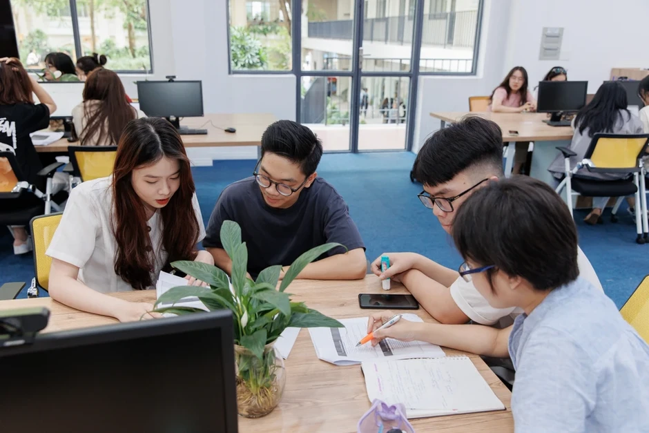 Đại học Kinh tế TP.HCM cho sinh viên nghỉ 9 ngày lễ Giỗ Tổ Hùng Vương và 30-4 Đại học Kinh tế TP.HCM cho sinh viên nghỉ 9 ngày lễ Giỗ Tổ Hùng Vương và 30-4