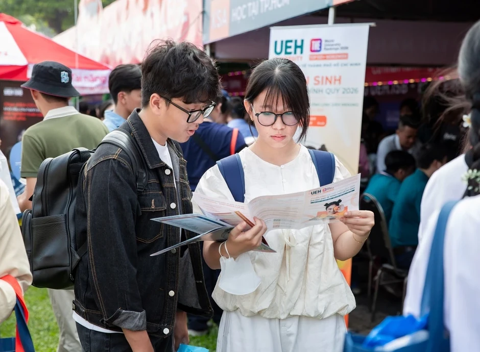 Đại học Kinh tế TP.HCM công bố học phí năm 2026-2027, 95% chỉ tiêu xét điểm tổng hợp Đại học Kinh tế TP.HCM công bố học phí năm 2026-2027, 95% chỉ tiêu xét điểm tổng hợp