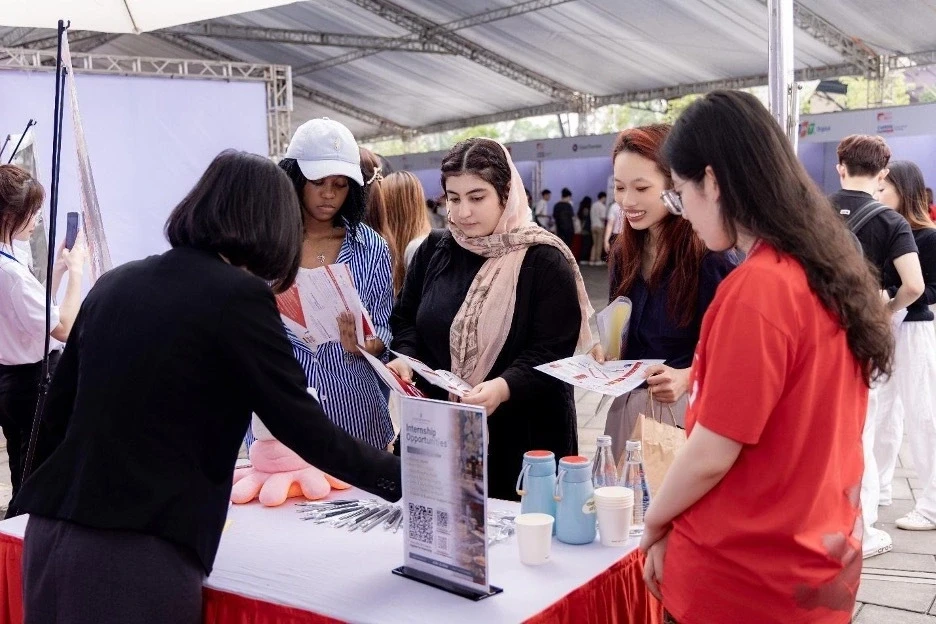 Đại học London: Từ di sản của các lãnh đạo thế giới đến hành trình 15 năm tại Việt Nam