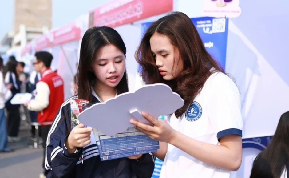 Đại học Luật Hà Nội tính điểm 10 tiếng Anh với IELTS 7.5 Đại học Luật Hà Nội tính điểm 10 tiếng Anh với IELTS 7.5