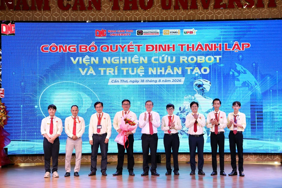 Đại học Nam Cần Thơ phát triển robot ‘dáng người’ tích hợp AI tiếng Việt Đại học Nam Cần Thơ phát triển robot ‘dáng người’ tích hợp AI tiếng Việt