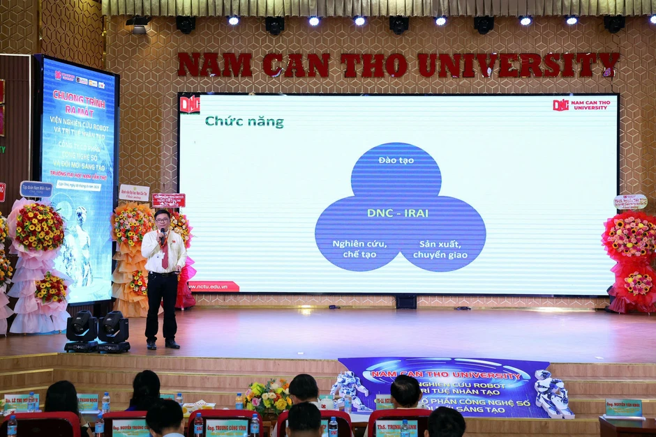 Đại học Nam Cần Thơ phát triển robot ‘dáng người’ tích hợp AI tiếng Việt Đại học Nam Cần Thơ phát triển robot ‘dáng người’ tích hợp AI tiếng Việt
