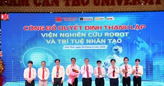 Đại học Nam Cần Thơ phát triển robot ‘dáng người’ tích hợp AI tiếng Việt