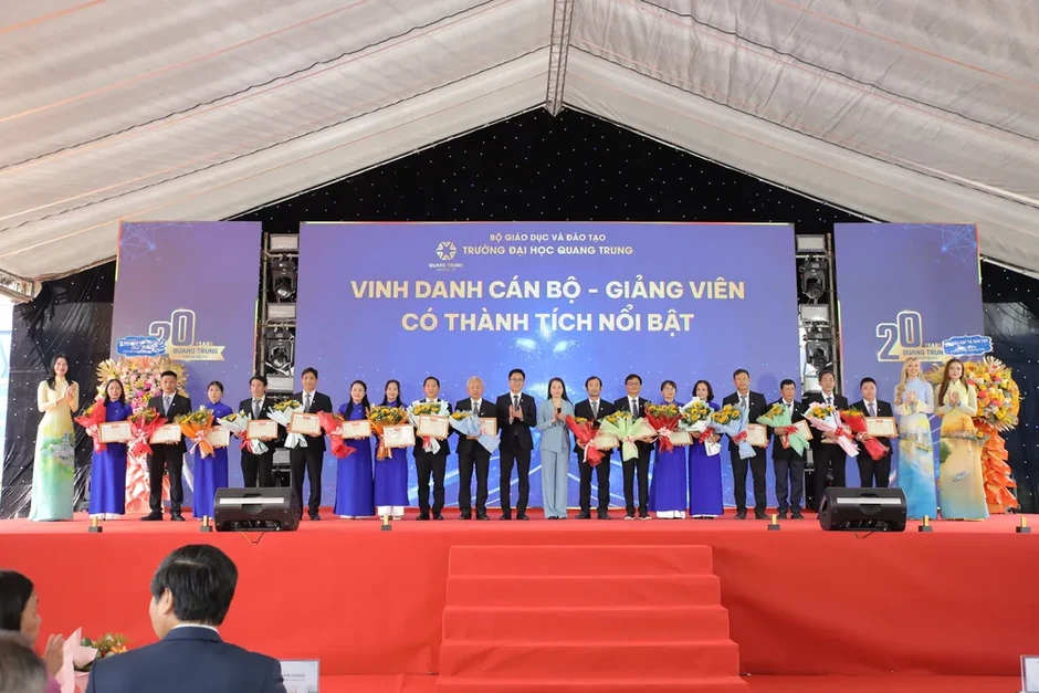 Đại học Quang Trung ký kết hợp tác với Tập đoàn Takara Đại học Quang Trung ký kết hợp tác với Tập đoàn Takara