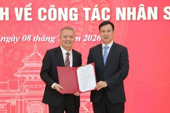 Đại học Quốc gia&nbsp;Hà Nội ký hợp đồng Hiệu trưởng với chuyên gia trình độ cao