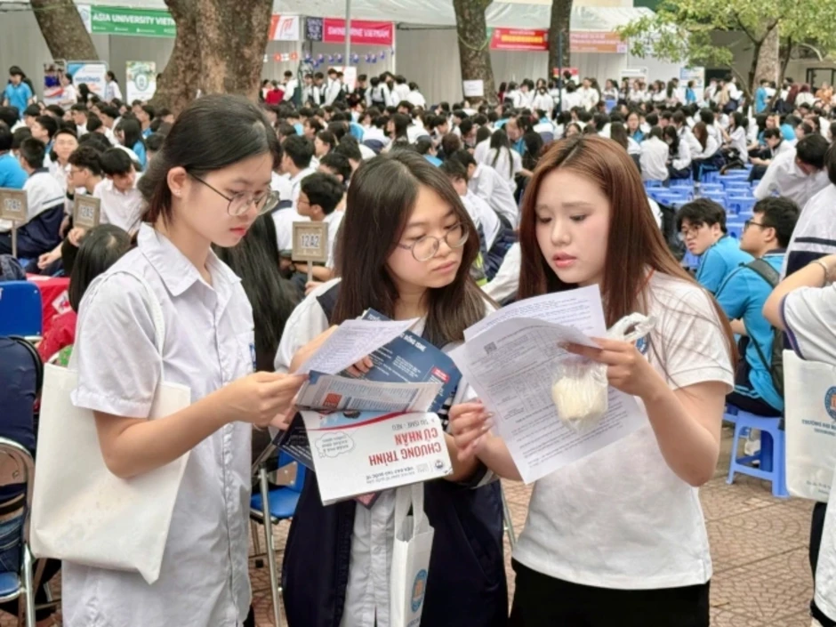 Đại học Thương mại giảm điểm quy đổi IELTS, tăng học phí Đại học Thương mại giảm điểm quy đổi IELTS, tăng học phí