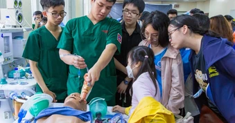 Đại học top đầu bỏ xét IELTS, học phí đến 90 triệu đồng