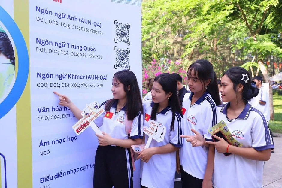 Đại học Trà Vinh miễn học phí năm nhất 13 ngành, tăng mạnh học bổng tuyển sinh Đại học Trà Vinh miễn học phí năm nhất 13 ngành, tăng mạnh học bổng tuyển sinh