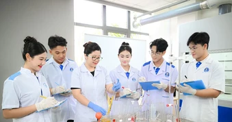 Đại học Văn Hiến triển khai nhiều chính sách học bổng, hỗ trợ học phí cho thí sinh 2K8