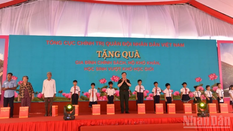 Đại tướng Nguyễn Trọng Nghĩa dự lễ khởi công Trường tiểu học Tân Đông