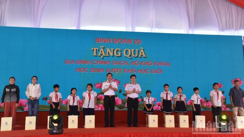 Đại tướng Nguyễn Trọng Nghĩa dự lễ khởi công Trường tiểu học Tân Đông