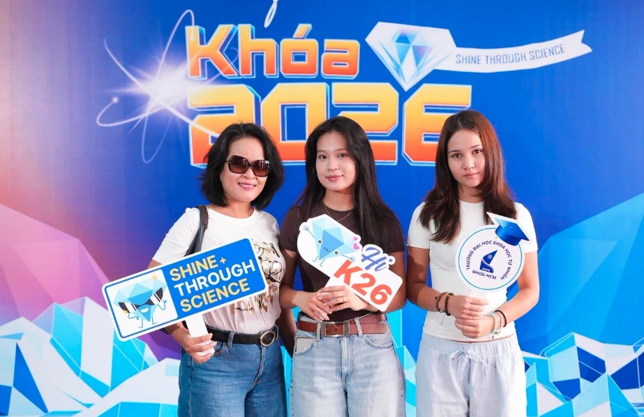 Dàn tân sinh viên nổi bật “đổ bộ” một trường đại học ở TPHCM Dàn tân sinh viên nổi bật “đổ bộ” một trường đại học ở TPHCM
