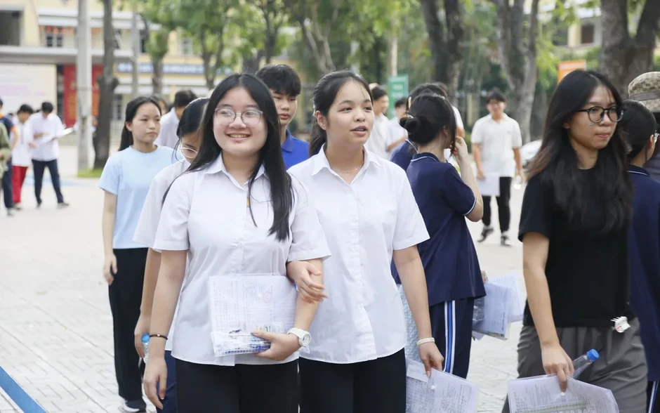 Đăng ký lớp 10 Hà Nội: Trường tốp dưới bất ngờ “đông nghịt” hồ sơ