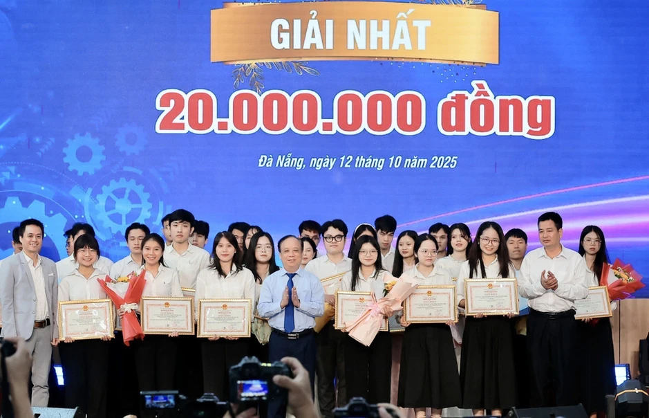 Đào tạo tinh hoa trong xã hội học tập: Từ truyền thống đại học đến trách nhiệm cống hiến quốc gia Đào tạo tinh hoa trong xã hội học tập: Từ truyền thống đại học đến trách nhiệm cống hiến quốc gia