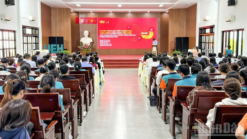 Đào tạo và phát triển nguồn nhân lực cao vùng Đồng bằng sông Cửu Long Đào tạo và phát triển nguồn nhân lực cao vùng Đồng bằng sông Cửu Long