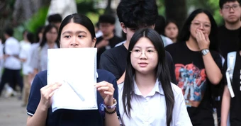 Đặt nguyện vọng vào lớp 10 Hà Nội: Sát giờ chót vẫn 'tim đập chân run'