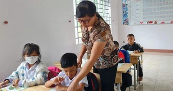 Dạy tiếng Việt cho trẻ em dân tộc thiểu số trước khi vào lớp 1