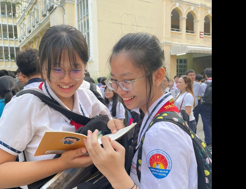 Đề môn văn học sinh giỏi lớp 9 TP.HCM: Gợi xúc cảm sâu xa về tình thân Đề môn văn học sinh giỏi lớp 9 TP.HCM: Gợi xúc cảm sâu xa về tình thân