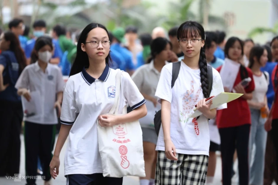 Đề thi vào lớp 10 trường chuyên Khoa học tự nhiên Đề thi vào lớp 10 trường chuyên Khoa học tự nhiên