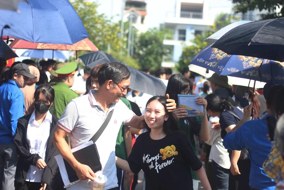 Đề tiếng Anh thi lớp 10 tại Hà Nội: Phân loại cao hơn năm ngoái, phổ điểm 6,5-7,5 Đề tiếng Anh thi lớp 10 tại Hà Nội: Phân loại cao hơn năm ngoái, phổ điểm 6,5-7,5