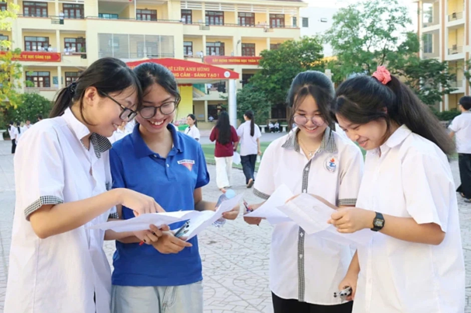 Đề và lời giải môn Toán thi lớp 10 tỉnh Bắc Ninh Đề và lời giải môn Toán thi lớp 10 tỉnh Bắc Ninh