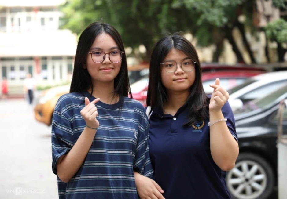 Đề Văn, Sử, Địa thi lớp 10 chuyên Khoa học xã hội và Nhân văn Đề Văn, Sử, Địa thi lớp 10 chuyên Khoa học xã hội và Nhân văn