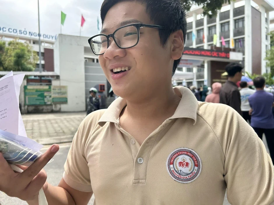 Đề Văn thi lớp 10 của Hà Nội mang tính thời sự cao, nhiều em tự tin được 8 điểm Đề Văn thi lớp 10 của Hà Nội mang tính thời sự cao, nhiều em tự tin được 8 điểm